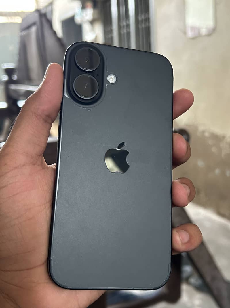 Apple iPhone 16 1