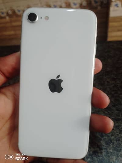 SE 128 gb ma 10/10 condition waterpack