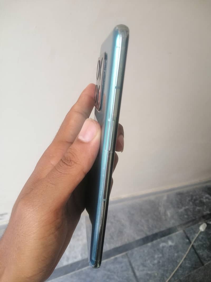 One Plus 10 Pro 4