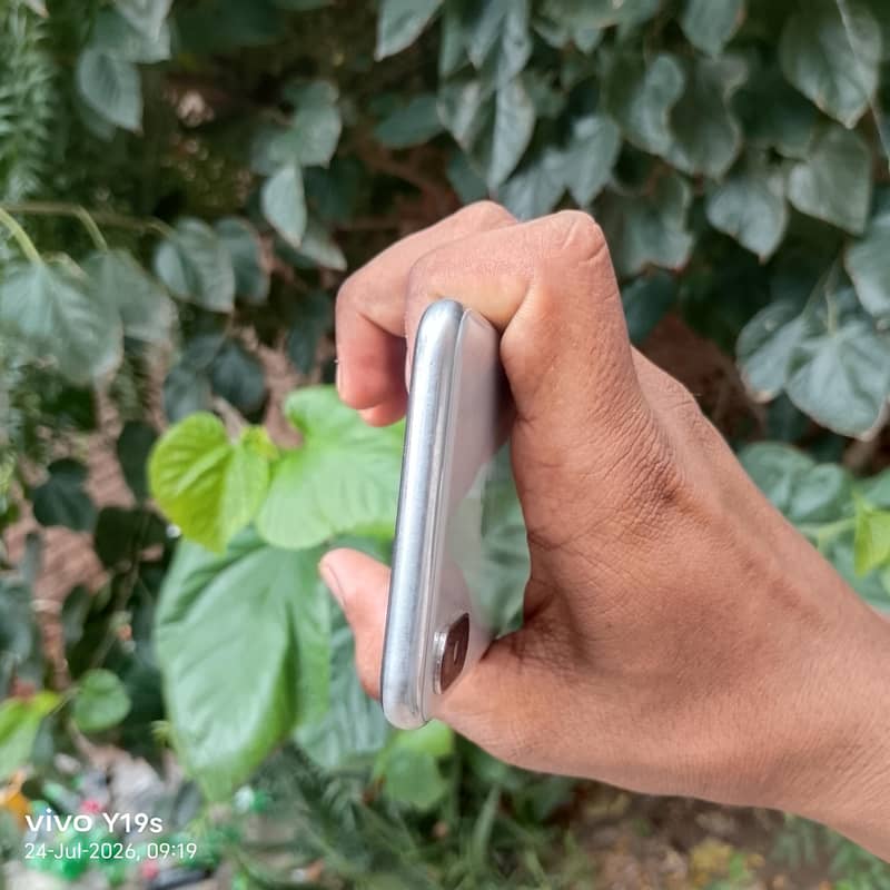Apple iPhone X 3