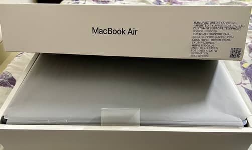 MacBook Air M4 midnight blue
