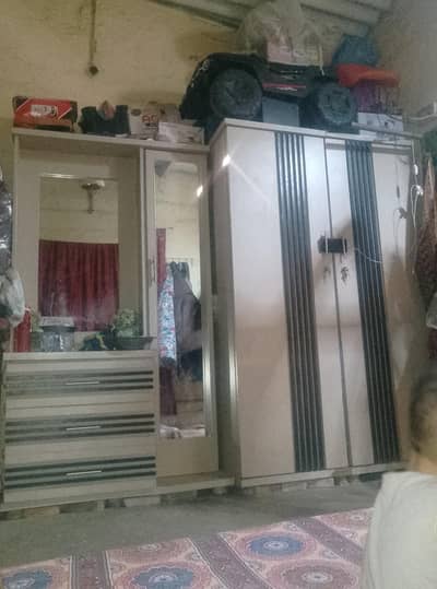furniture 4 pis bed , side tables , dressing , Almari