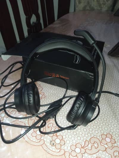 slightly used 10/10 headphone for call center with noise canceling mic