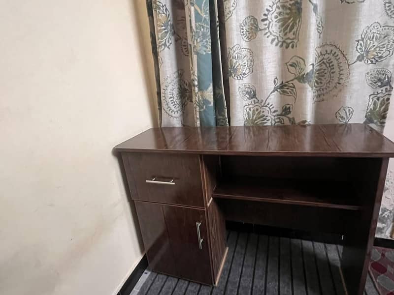 study table 0