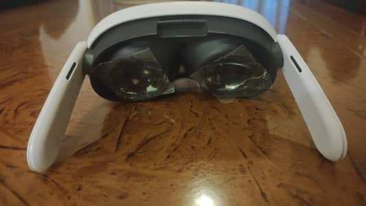 Meta Quesr 3 -521 GB complete set for sale urgent my 03350405885