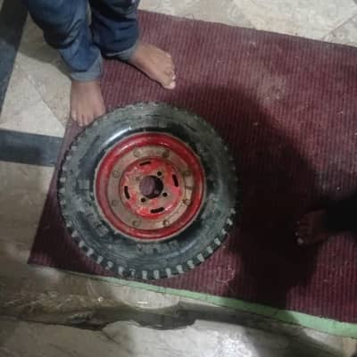 auto rickshaw ki stqpny is available in good condition