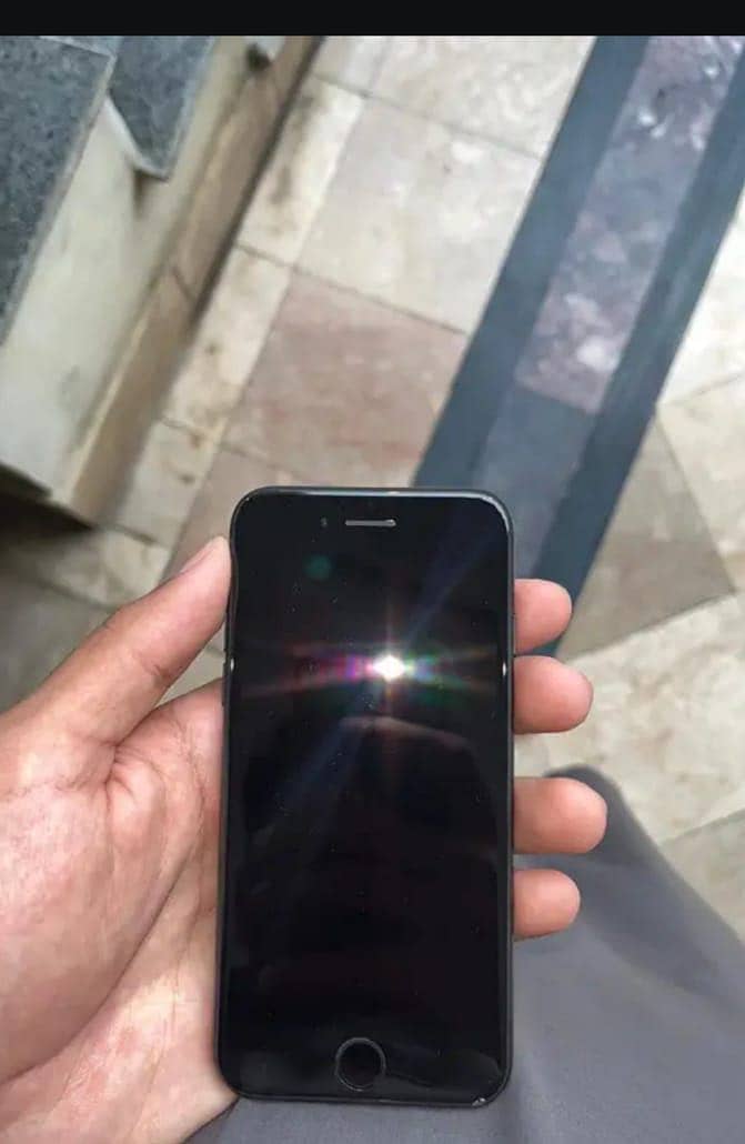 Apple iPhone 7 0