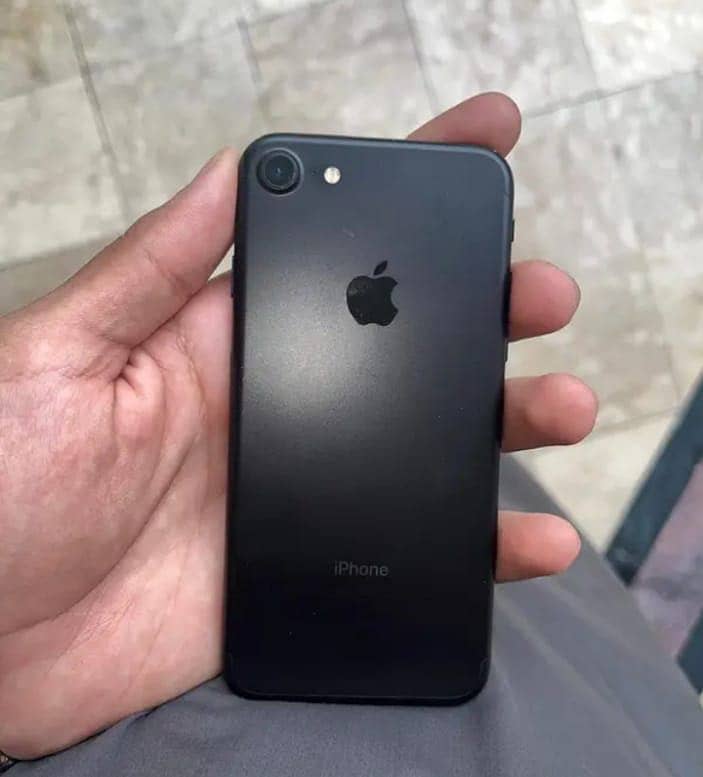 Apple iPhone 7 1