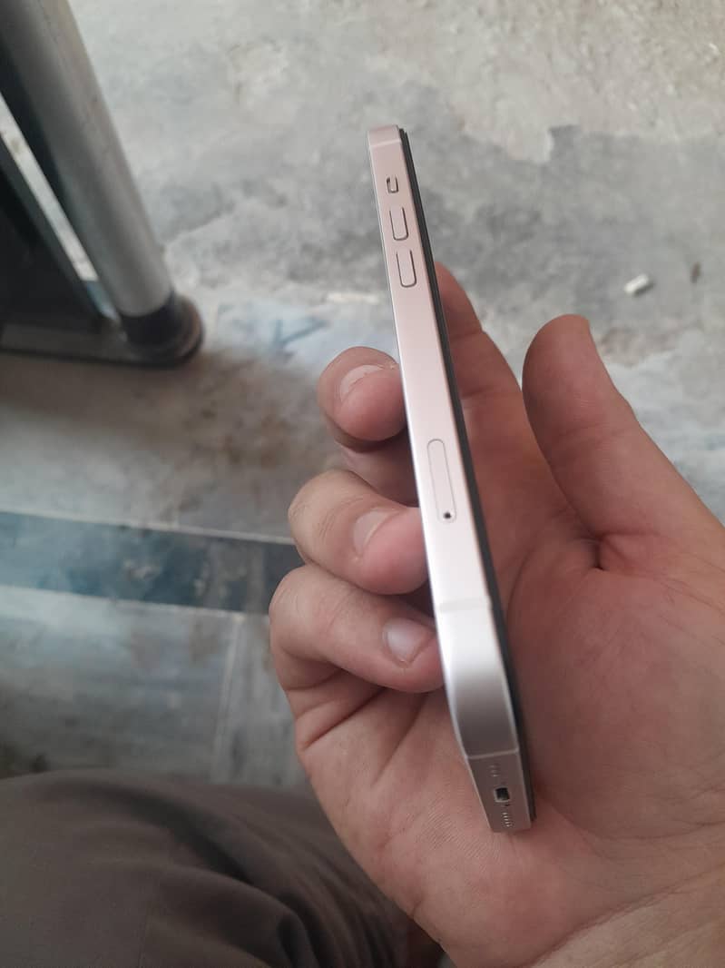 Apple iPhone 13 3