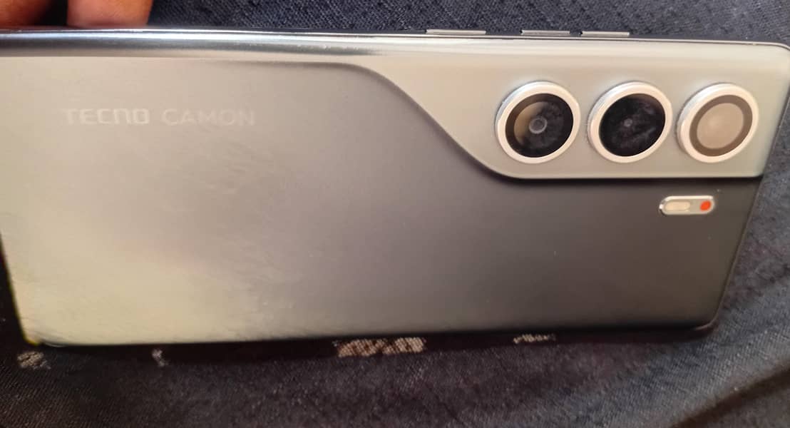 Tecno CAMON 40 Pro 0