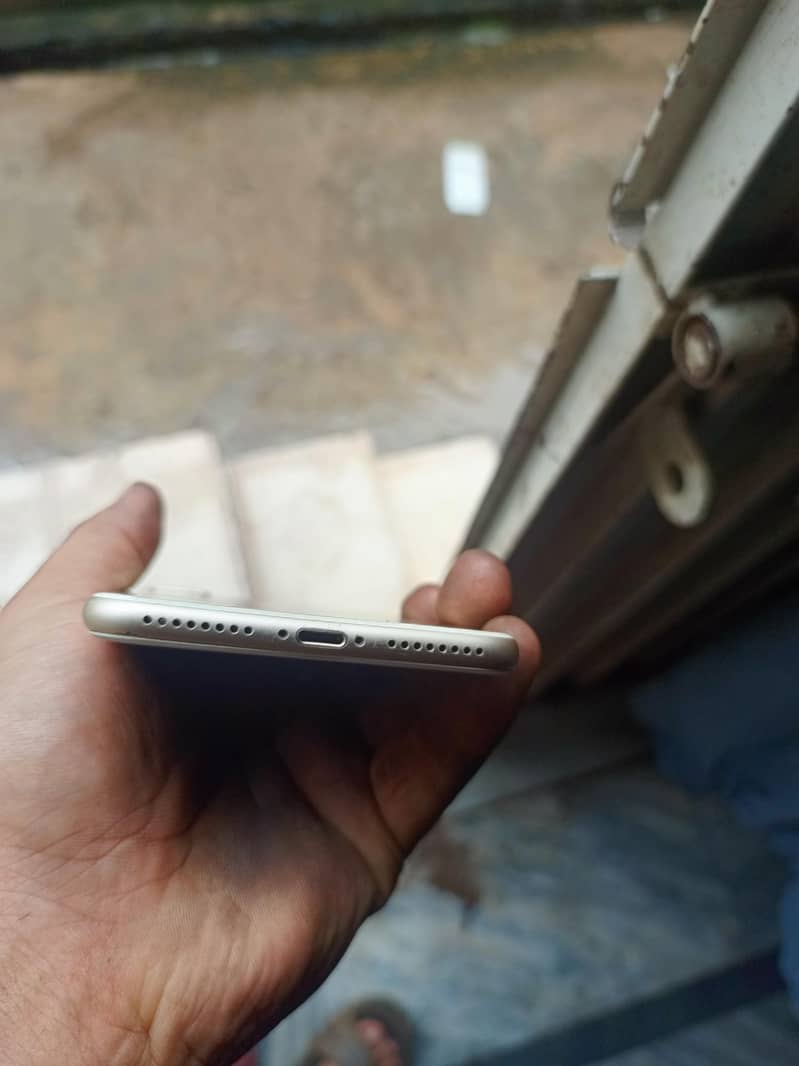 Apple iPhone 7 Plus 3