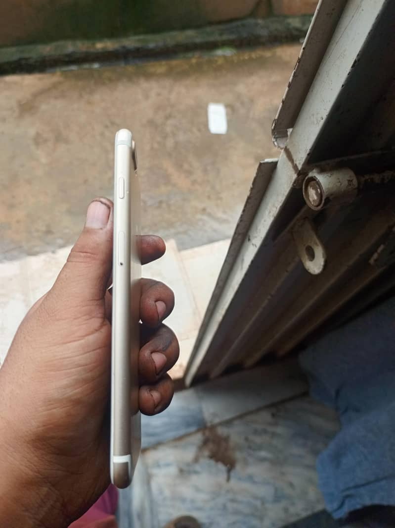 Apple iPhone 7 Plus 4
