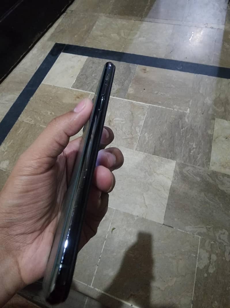 Apple iPhone 11 Pro Max 2