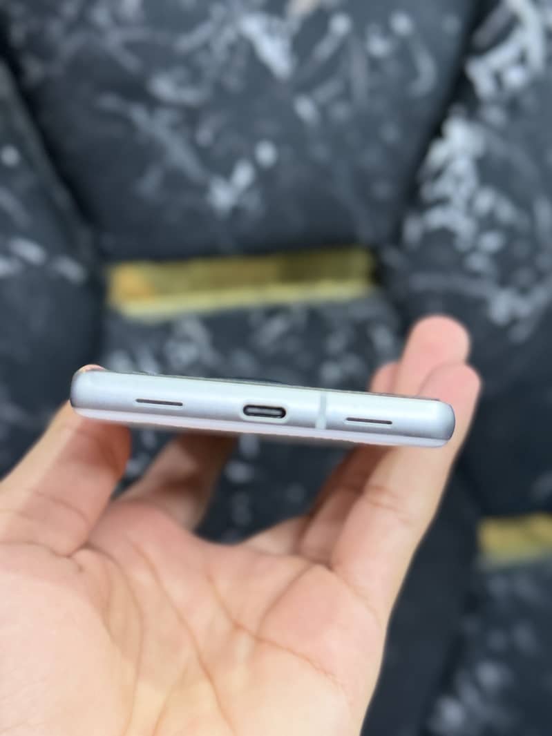 Google Pixel 7A 2
