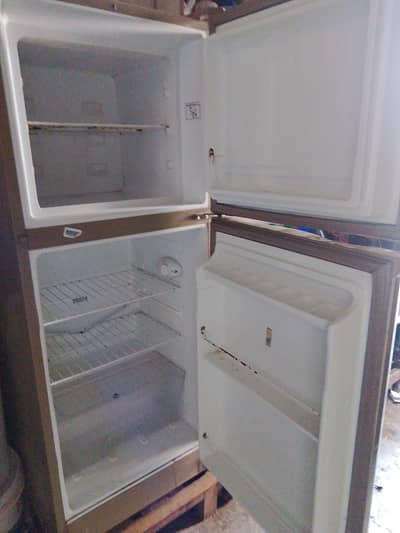 dawlance fridge double door medium