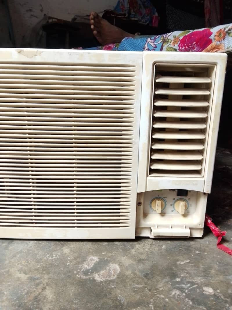 window AC 0