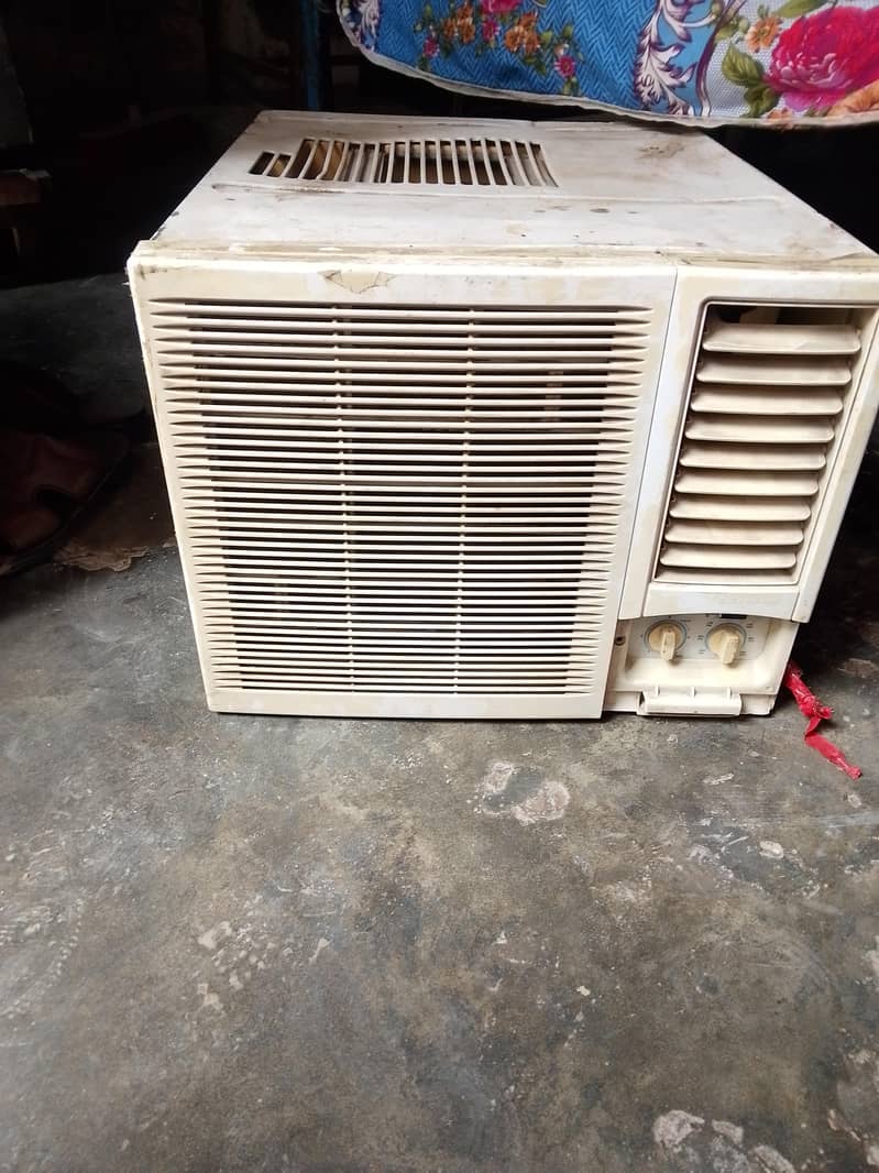 window AC 1