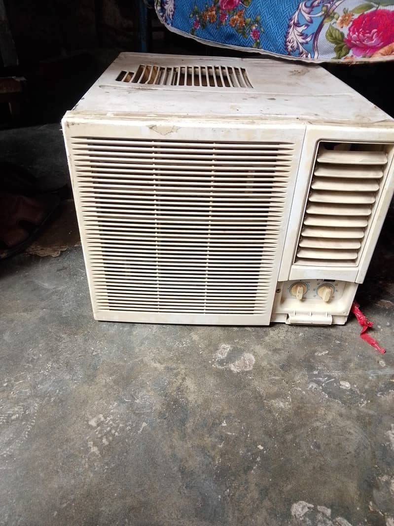 window AC 2