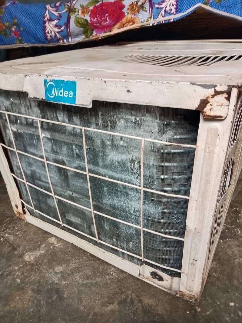 window AC 3