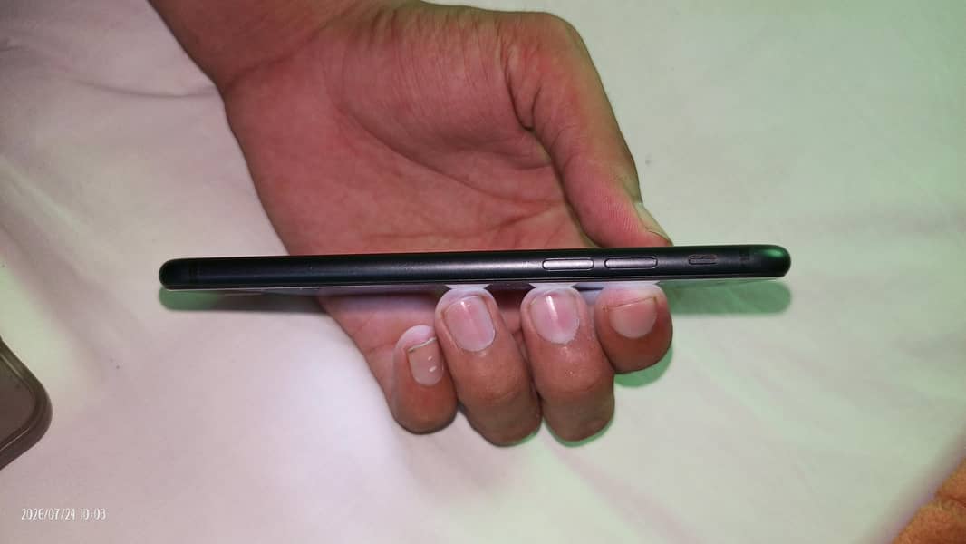 Apple iPhone 7 2