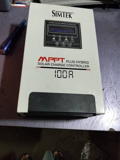 SIMTEK MPPT CHARGE CONTROLER 100 AMPEAR
