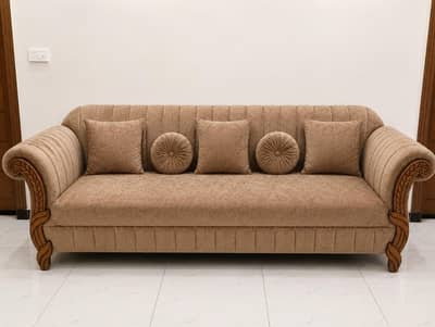 5 Seater beautiful Sofa for sale.