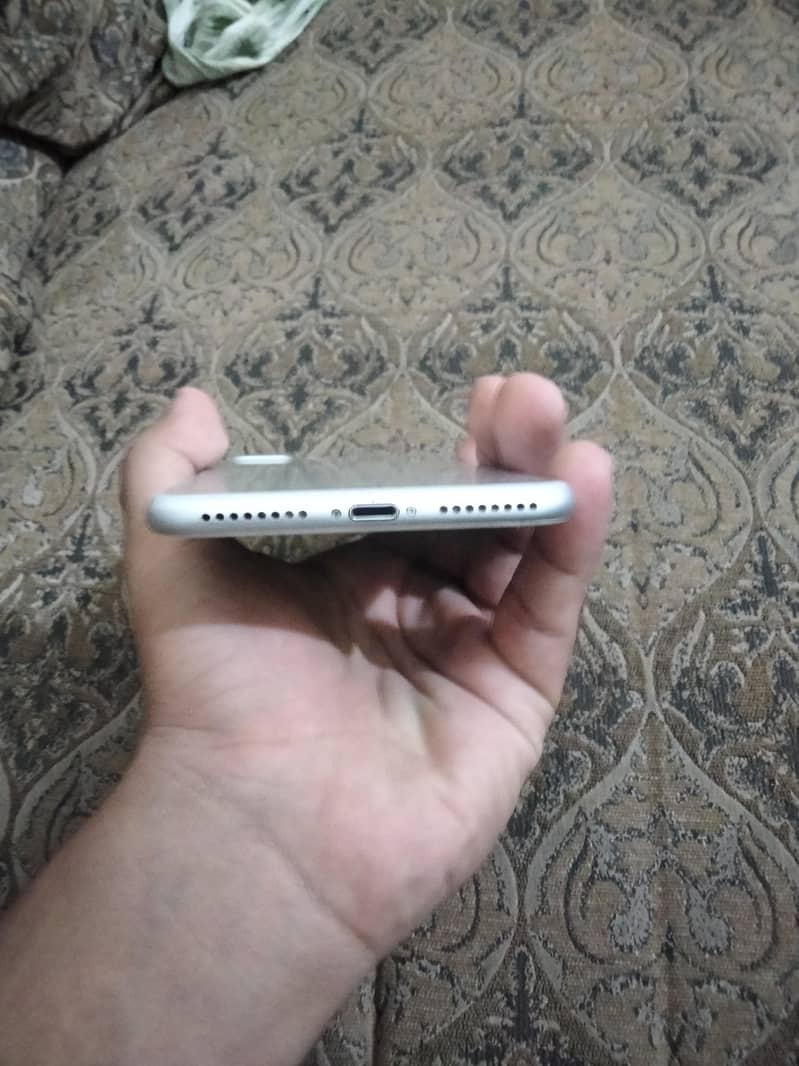 Apple iPhone 7 Plus 4