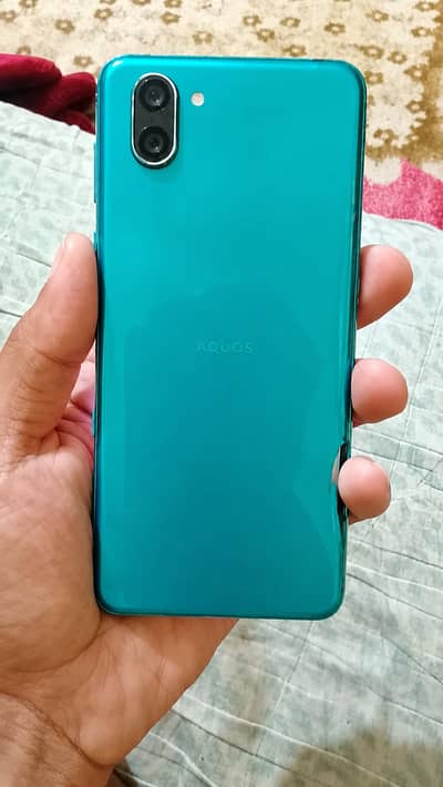 Sharp Aquos R3  6/128