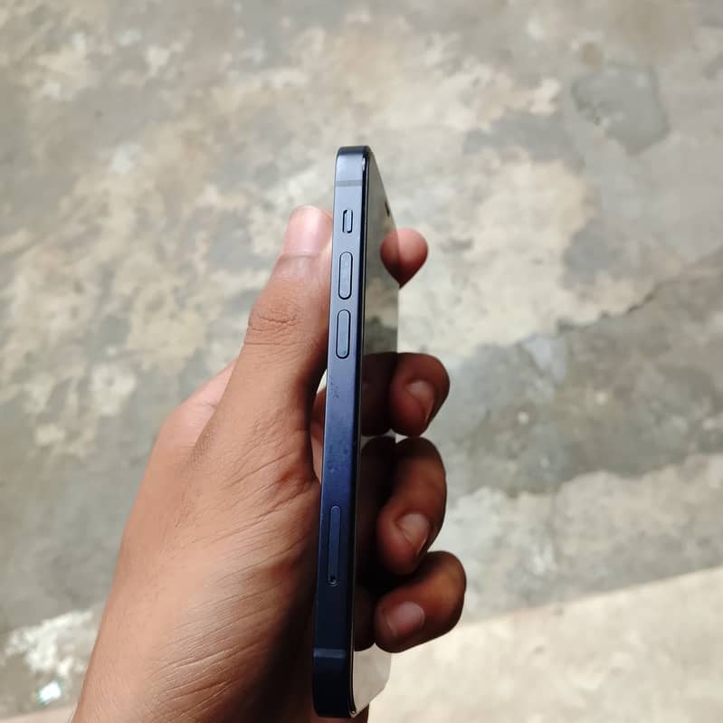 Apple iPhone 12 mini 0