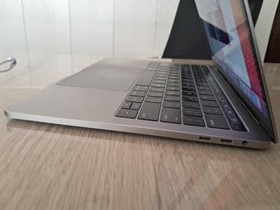 macbook pro 2016 lush condition