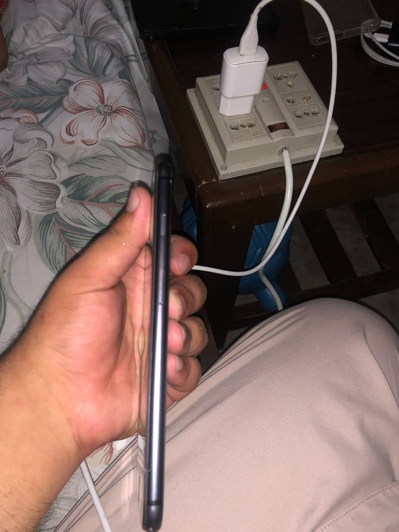 Apple iPhone 8 Plus 2