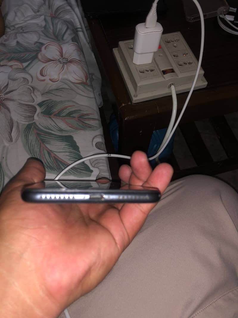Apple iPhone 8 Plus 3
