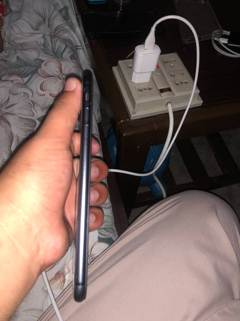 Apple iPhone 8 Plus 4