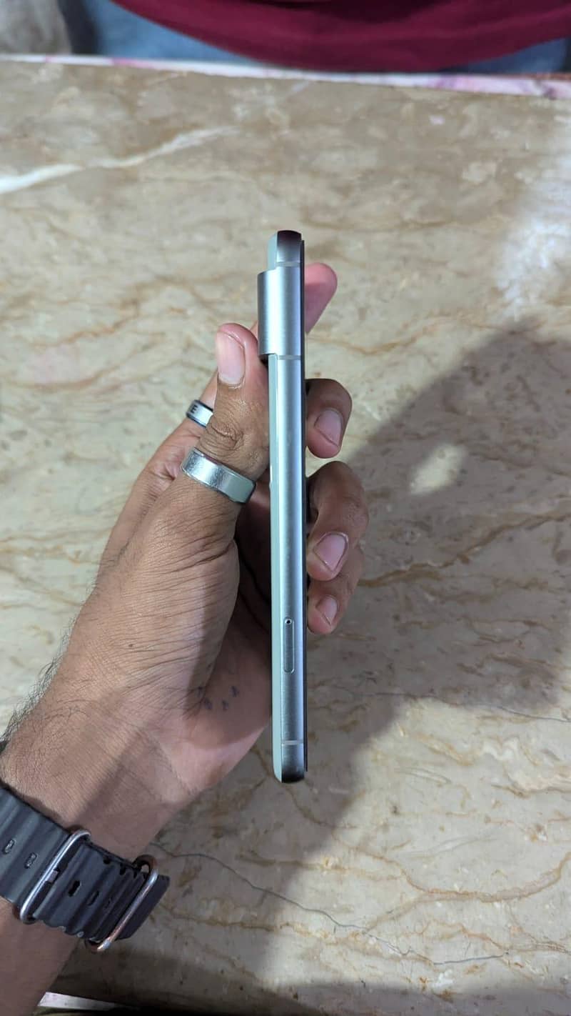 Google Pixel 8 5