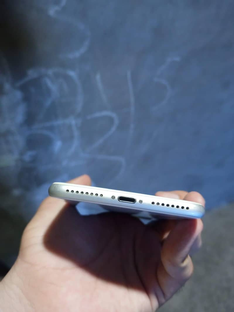 Apple iPhone 8 Plus 1