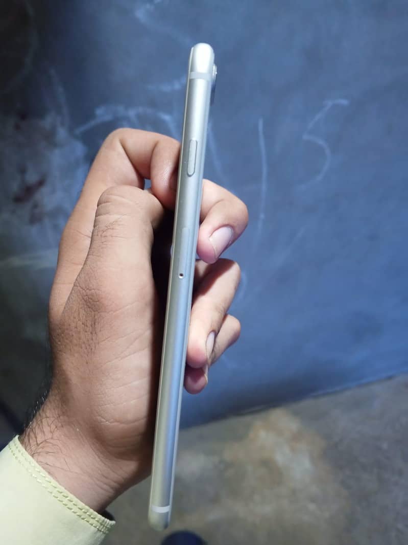 Apple iPhone 8 Plus 3
