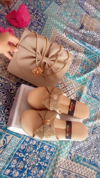 pich color ka bag or Stylo ki sendal 2500 mein