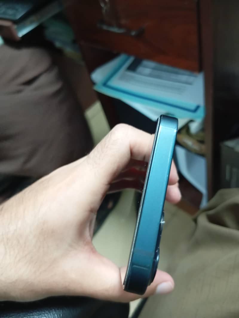 Apple iPhone 13 1