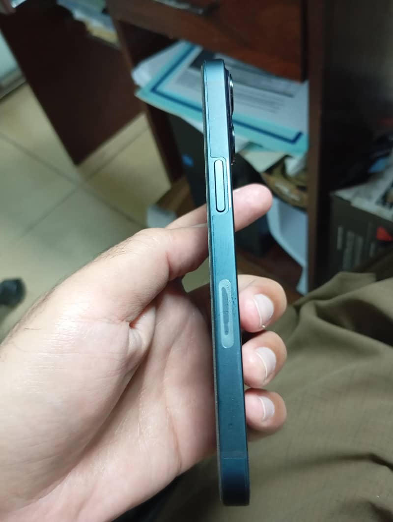Apple iPhone 13 2