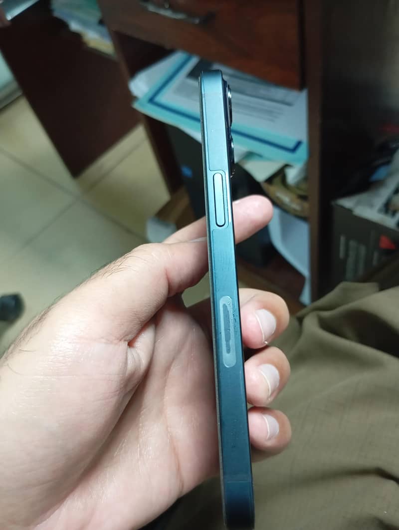 Apple iPhone 13 3