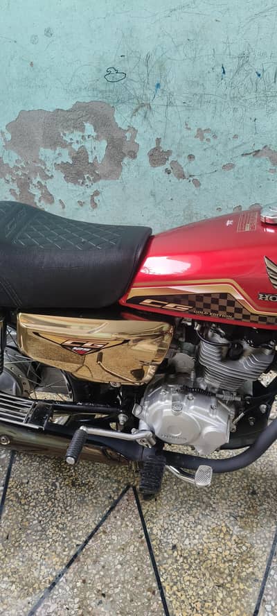 Honda CG125S Special Gold Edition