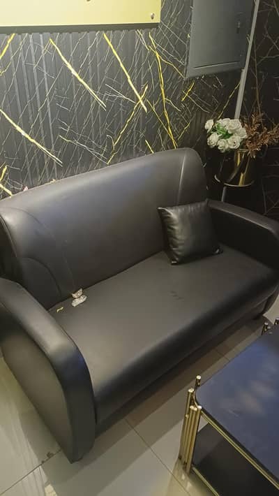 2 SEATER BEAUTIFUL SOFA FOR SALE