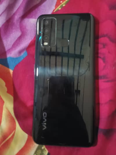 Vivo Y30 urgent sale karnaa hae box sth hae condition 10by 10 hae 4/64