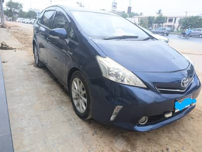 Toyota Prius Alpha 2013