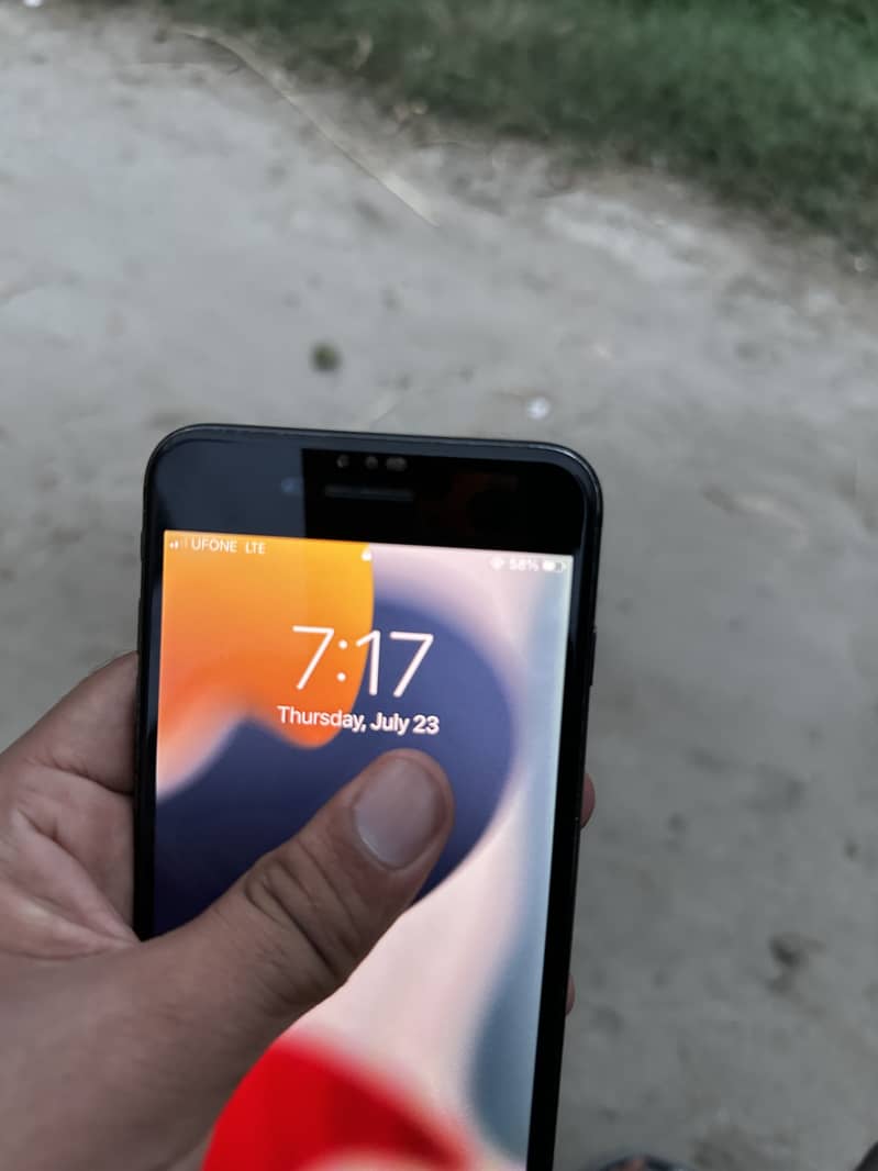 Apple iPhone 7 Plus 0