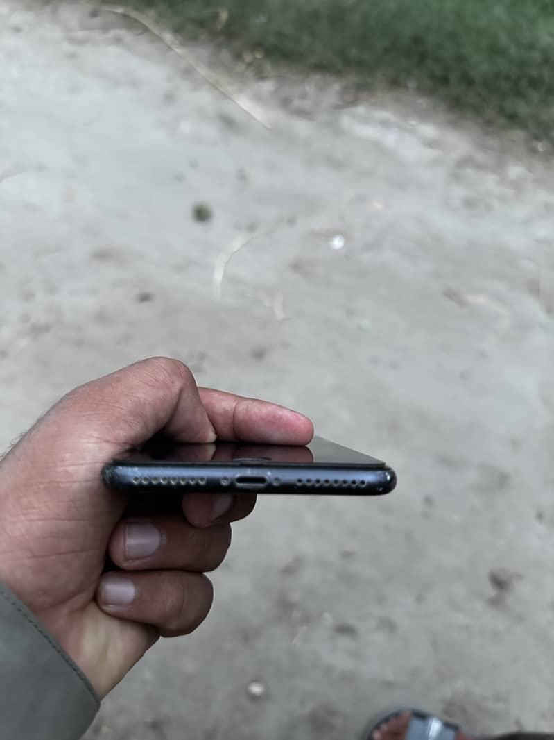 Apple iPhone 7 Plus 2
