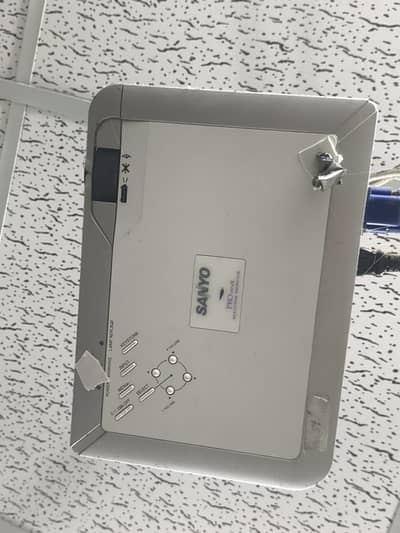SANYO PRO X Multimedia Projector | Like New | Excellent Condition