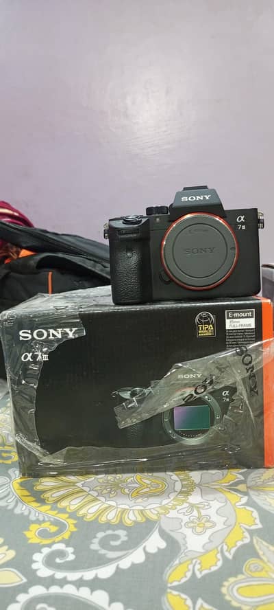 Sony A7iii with lens 35mm 1.8 complete box