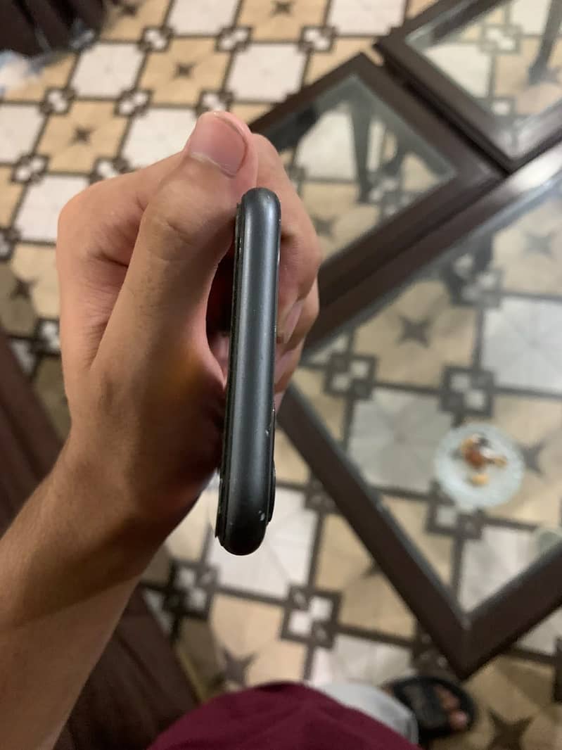 Apple iPhone 11 0