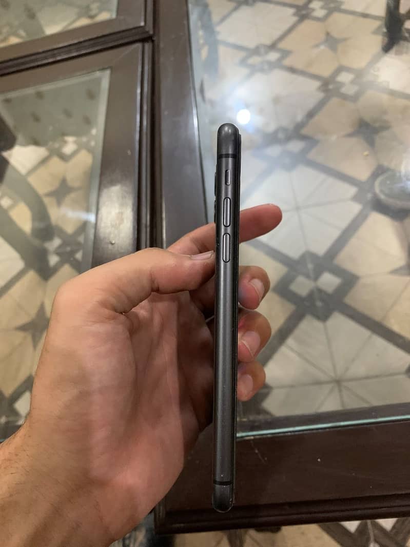 Apple iPhone 11 3